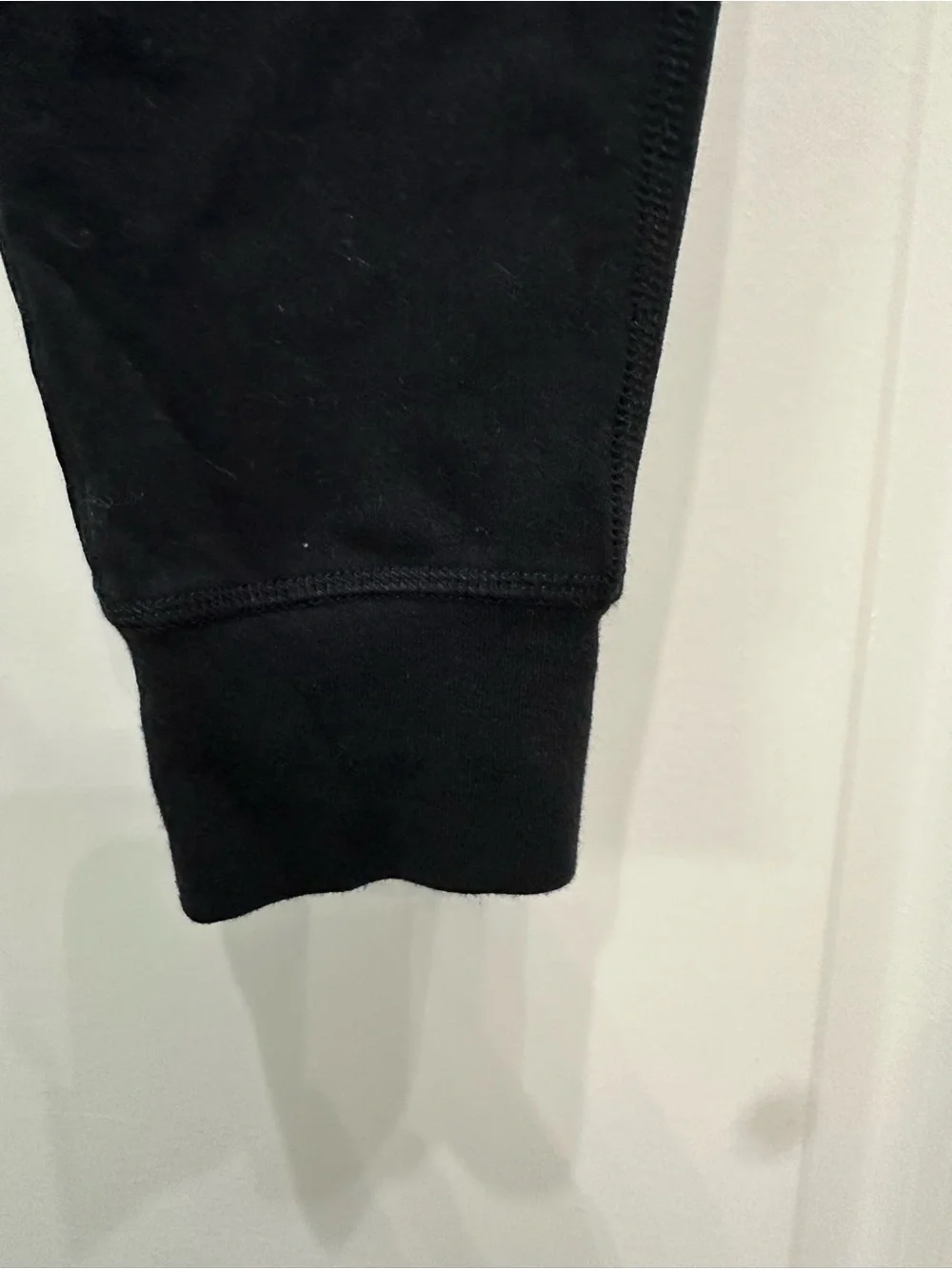 ALO Yoga Black Ribbed Knee Joggers with Zip Pockets